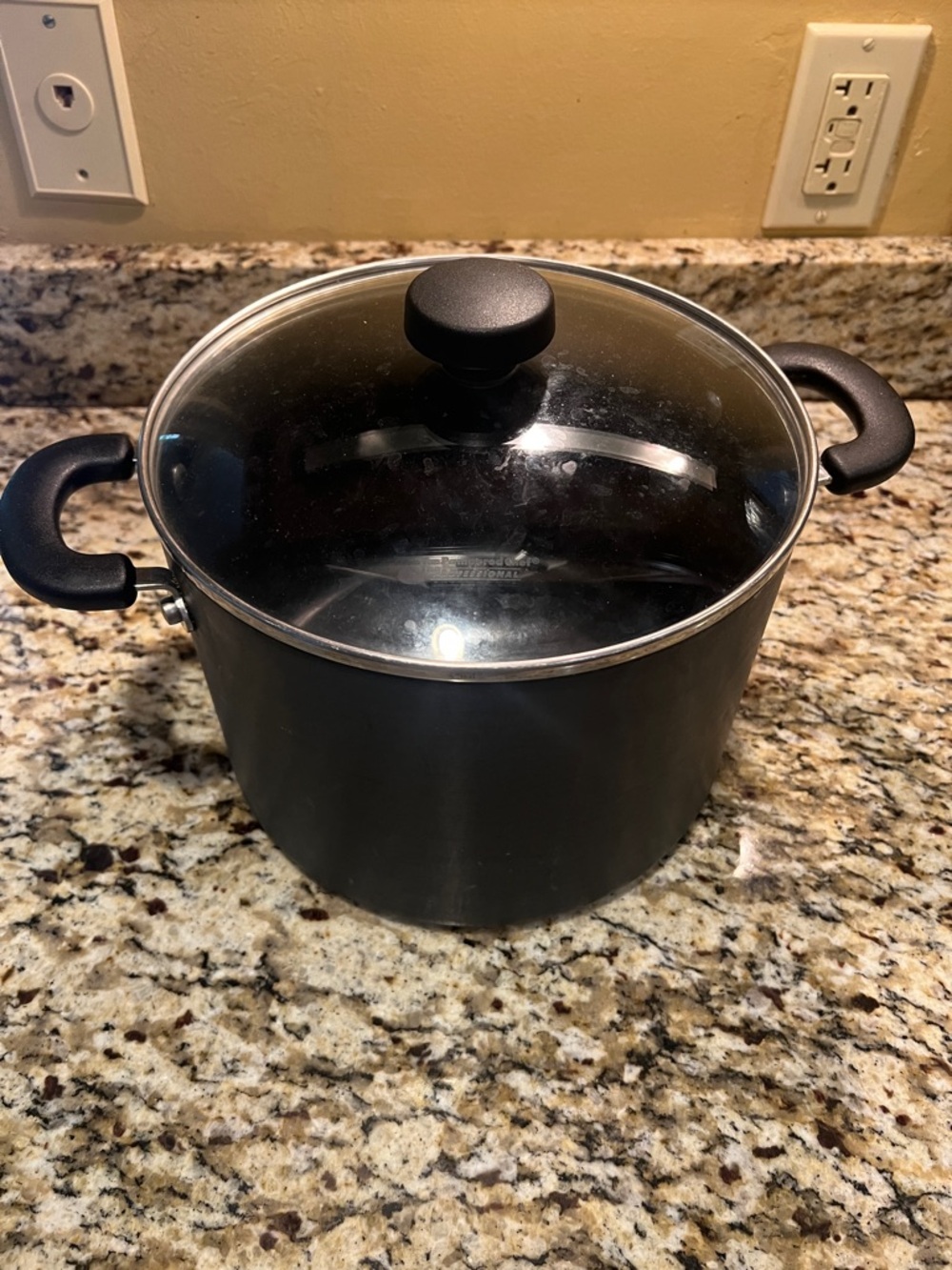 Pampered Chef Professional Black 8 QT Stockpot with Glass Lid - Home Kitchen